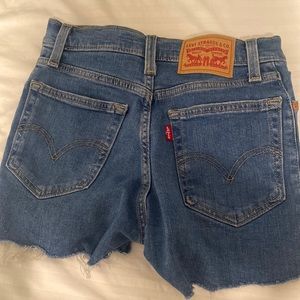 Levi’s High Rise Shorts 💙